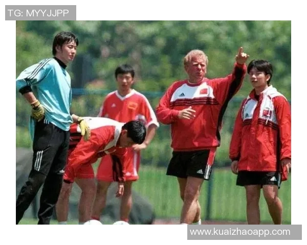 赛后复盘杭州足球队与西安足球队的战术意识与表现分析 赛后复盘杭州足球队与西安足球队的战术意识与表现分析